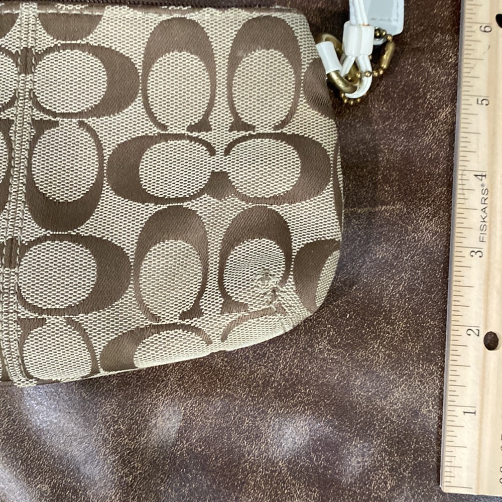 Genuine canvas and leather Coach wristlet - Picture 6 of 7